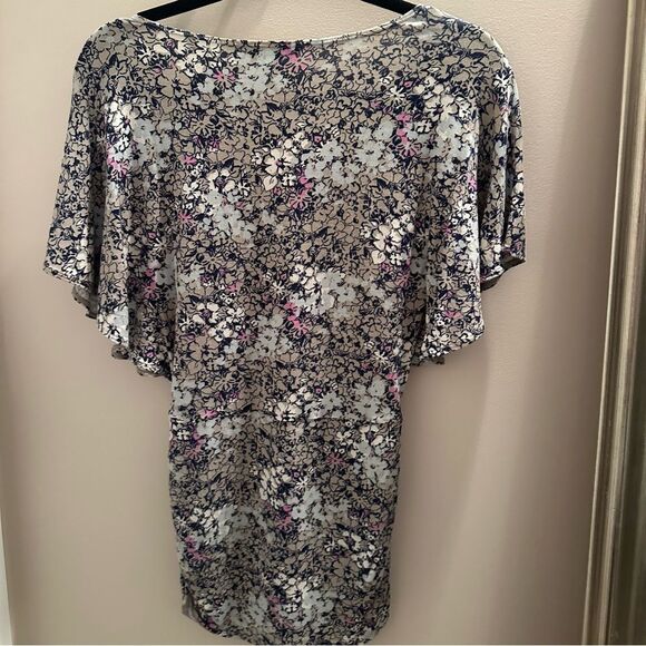 CAbi Purple and White Floral V-Neck Top - Picture 5 of 5